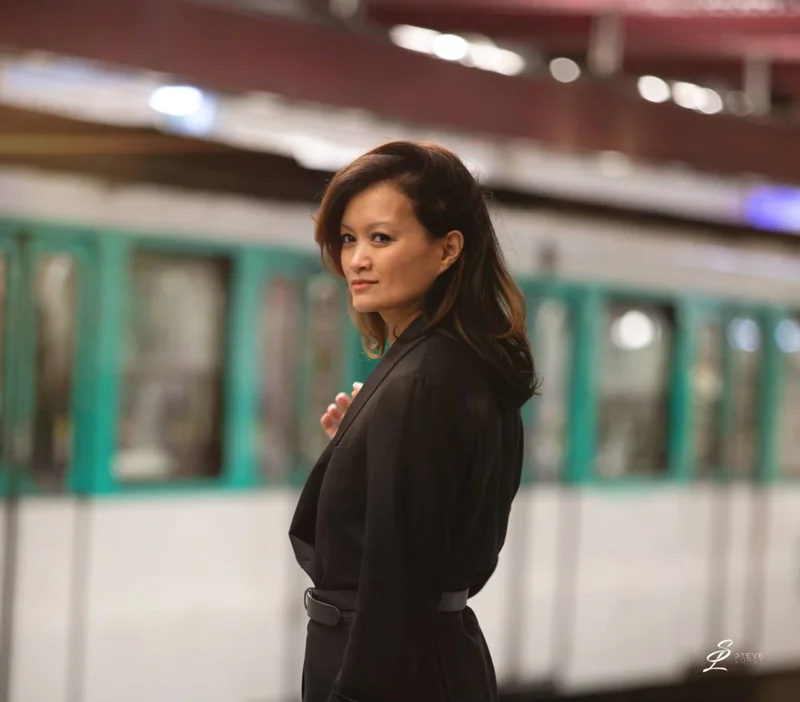 Portrait de trois quarts dans le métro
